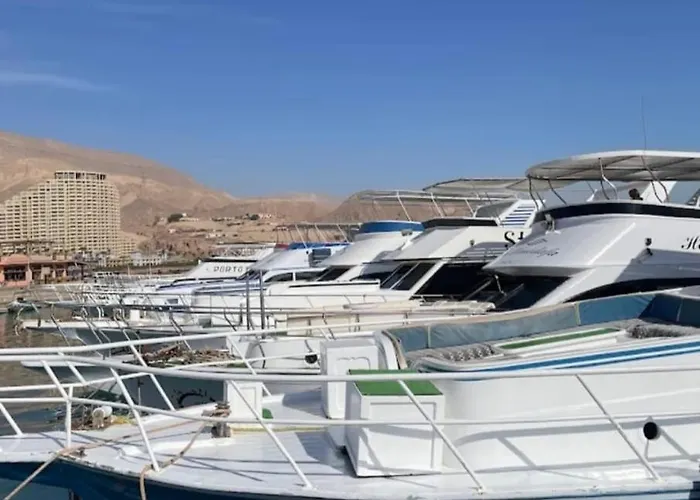 مارينا وادي الدوم ــ إطلالة علي البحر وأجواء عائليه